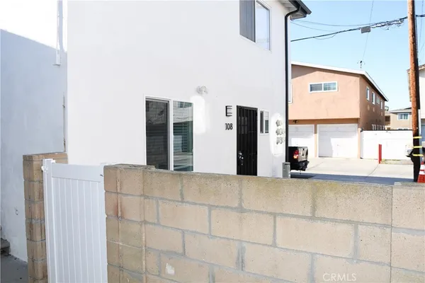 $2,295 | 994 Valencia Street, Unit 108, Costa Mesa, CA 92626
