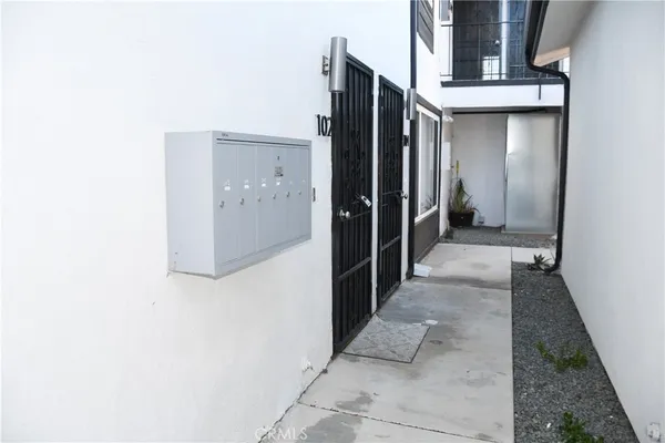 $2,295 | 994 Valencia Street, Unit 108, Costa Mesa, CA 92626