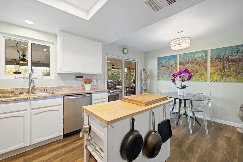 68110 Risueno Road Cathedral City, CA 92234 - Photo 5 of 33 a kitchen that has a table and chairs in it