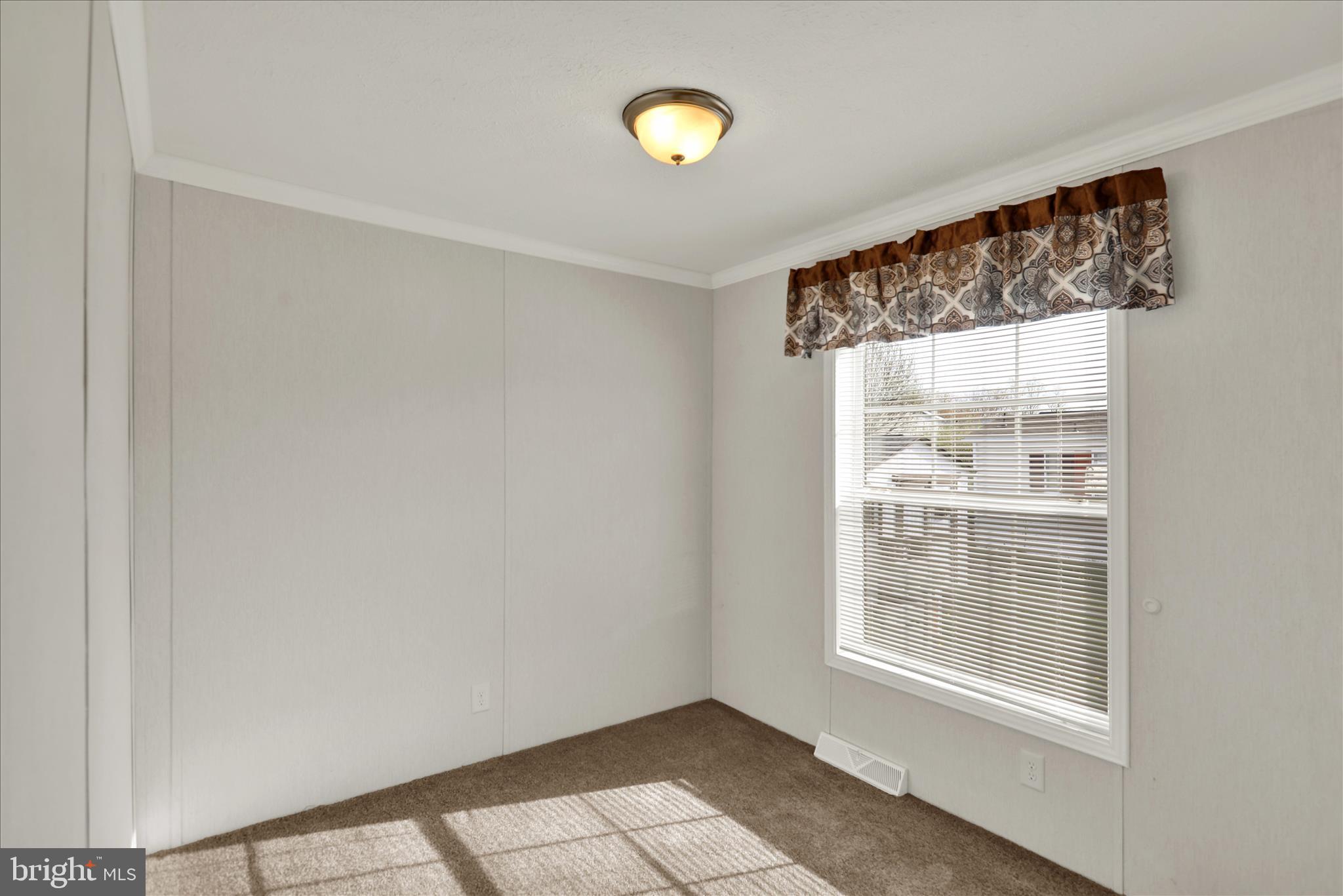 3450 Mountain Road, Unit M59 Hamburg, PA 19526 - Photo 18 of 35 a view of empty room with window