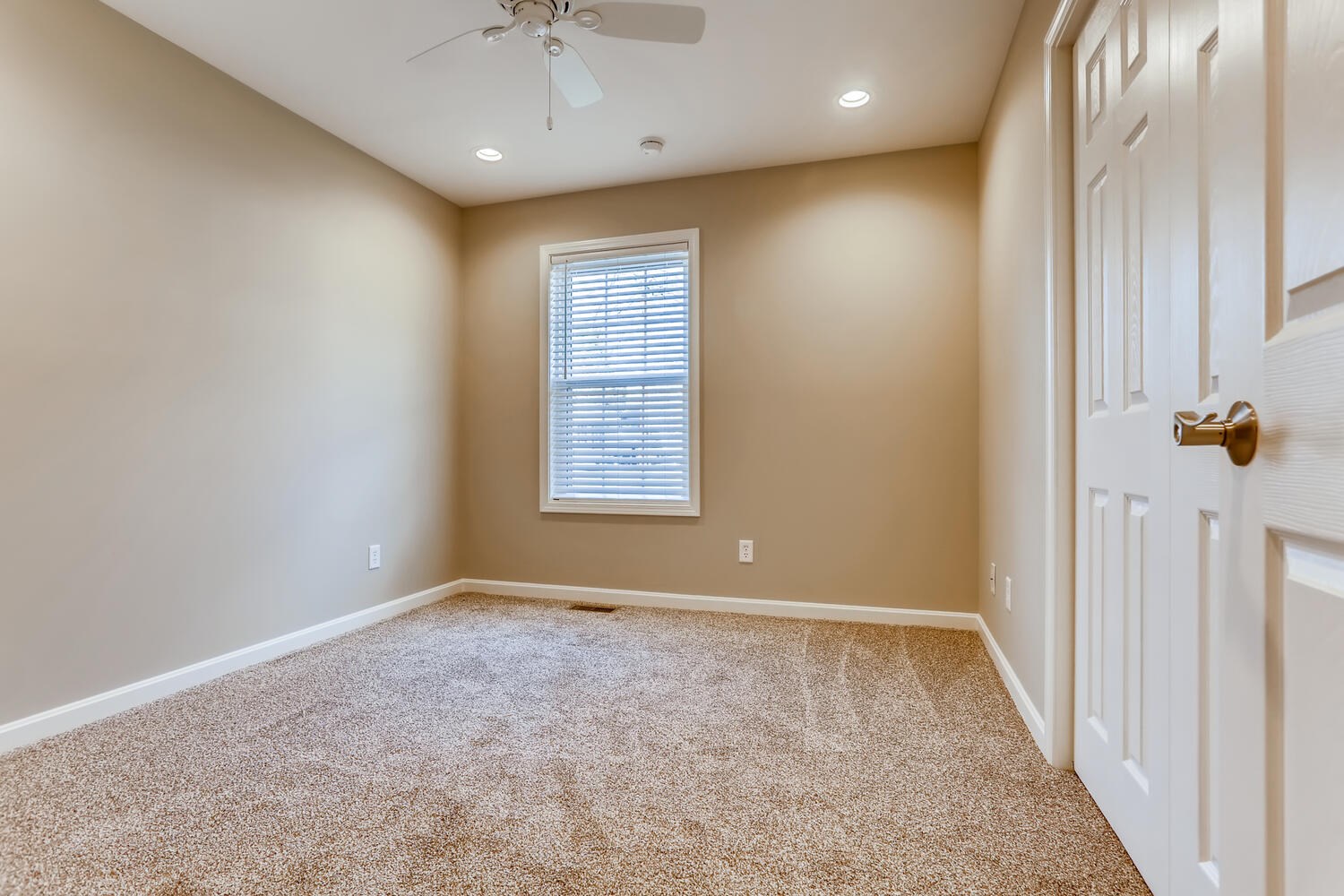 609 East Riverside Drive Evansville, IN 47713 - Photo 15 of 25 Gallery Image 15
