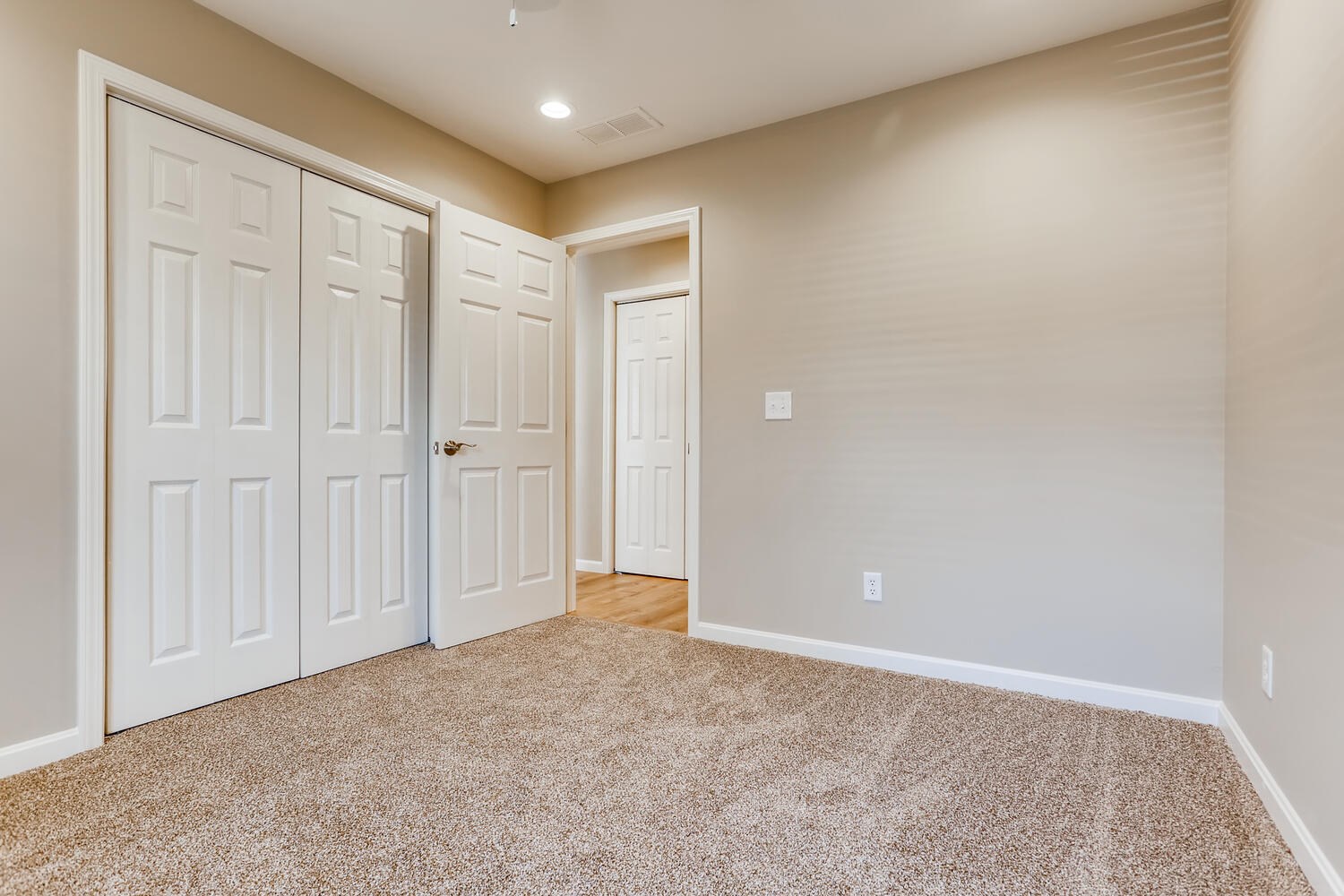 609 East Riverside Drive Evansville, IN 47713 - Photo 16 of 25 Gallery Image 16
