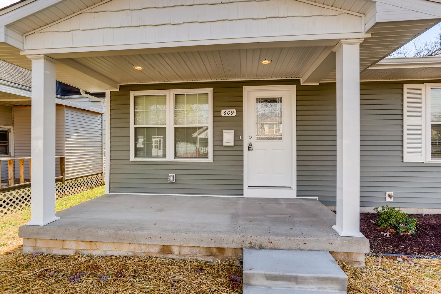 609 East Riverside Drive Evansville, IN 47713 - Photo 3 of 25 Gallery Image 3