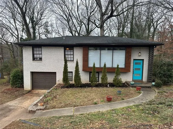 a view of a house with garage