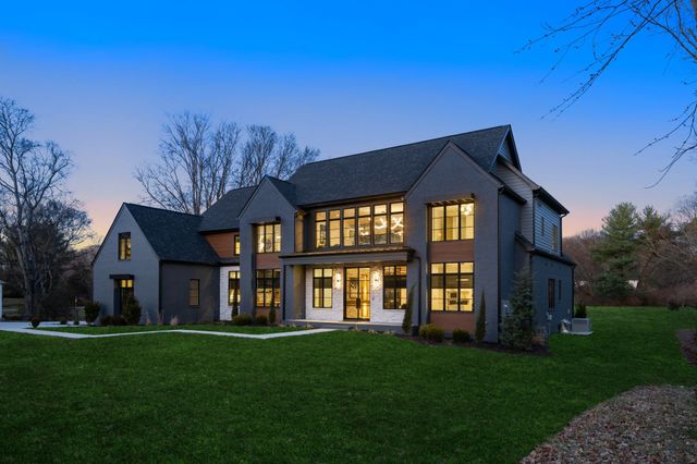 a view of a dinning tables and chairs in patio