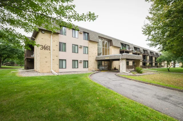 $1,095 | 3461 Kent Street, Unit 1015, Shoreview, MN 55126