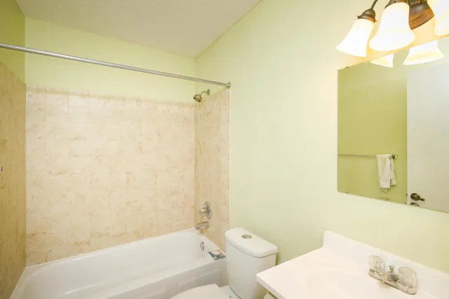 $1,095 | 3461 Kent Street, Unit 1015, Shoreview, MN 55126