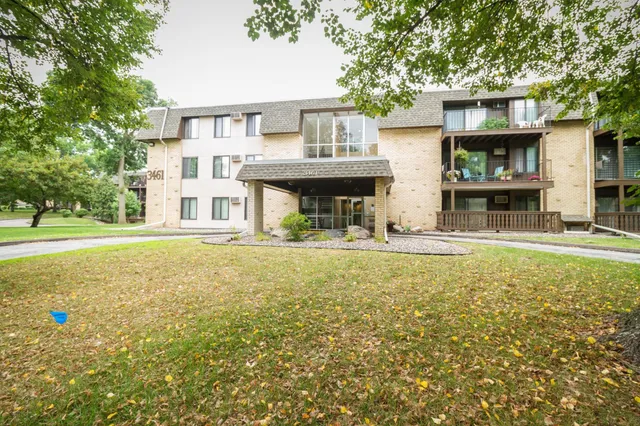 $1,095 | 3461 Kent Street, Unit 1015, Shoreview, MN 55126