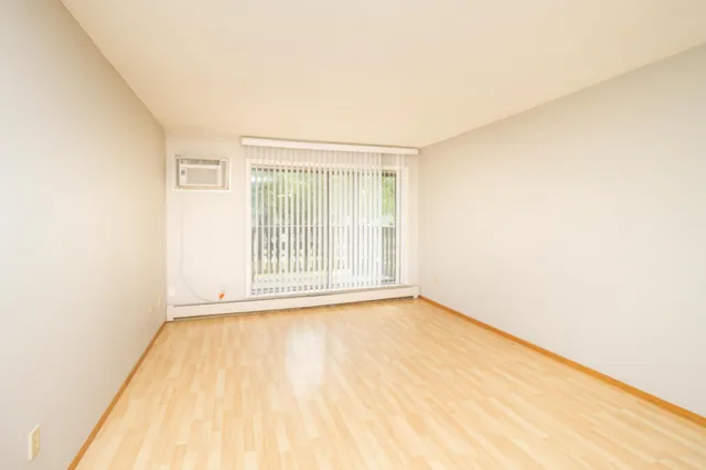 $1,095 | 3461 Kent Street, Unit 1015, Shoreview, MN 55126