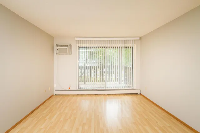 $1,095 | 3461 Kent Street, Unit 1015, Shoreview, MN 55126