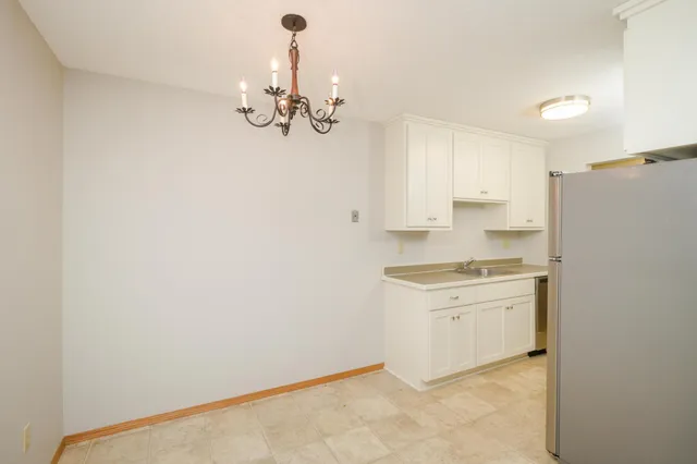 $1,095 | 3461 Kent Street, Unit 1015, Shoreview, MN 55126