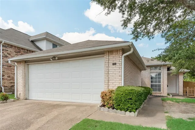 $240,000 | 225 Juniper Ridge Court, DeSoto, TX 75115