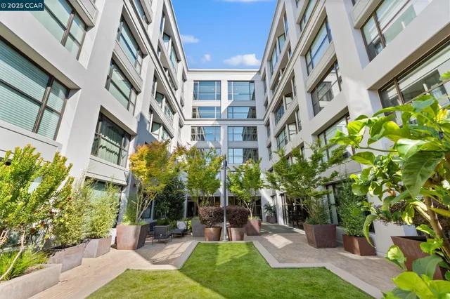 a view of outdoor space yard and porch