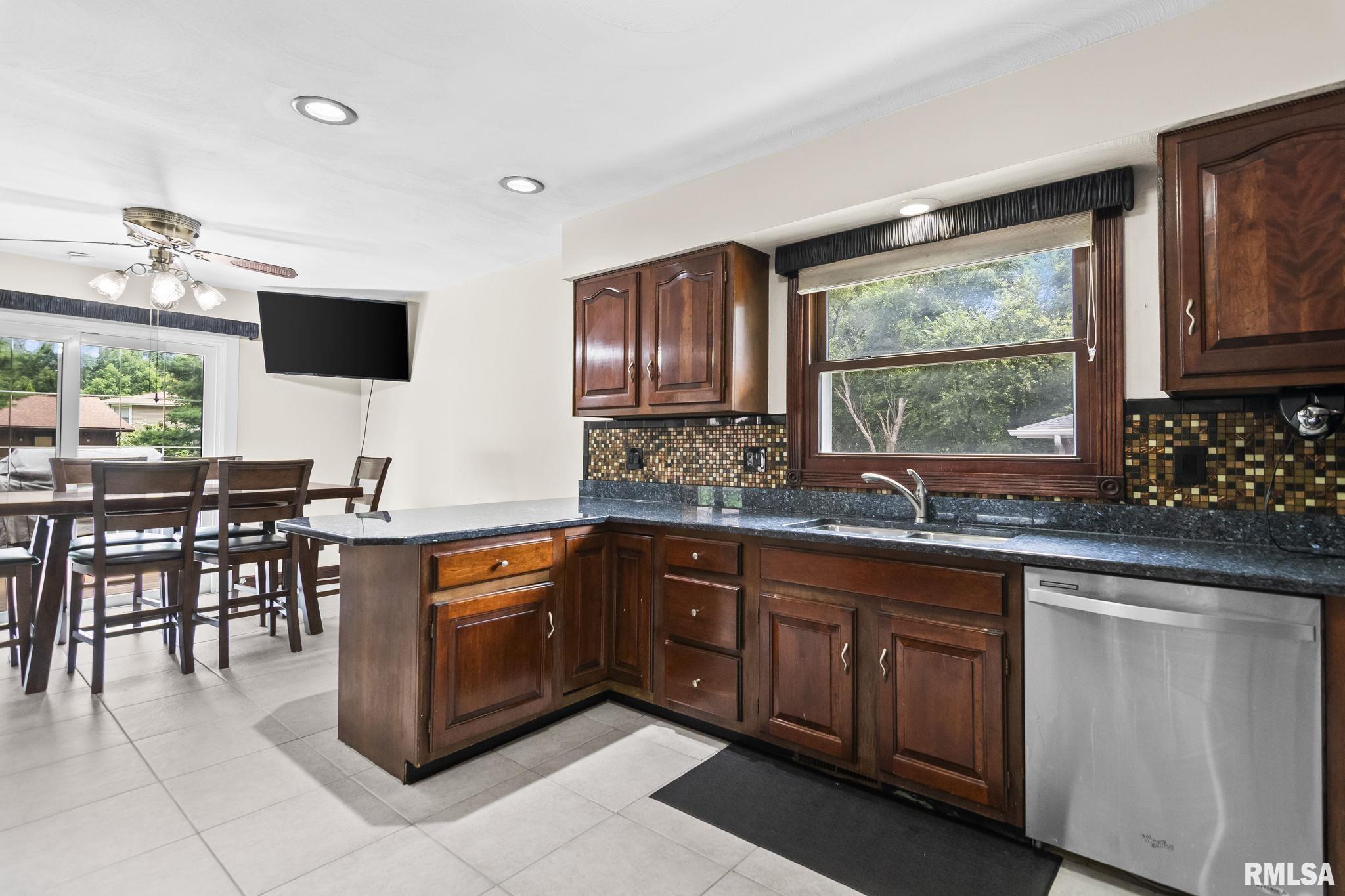 2125 Shabbona Drive Springfield, IL 62702 - Photo 12 of 53