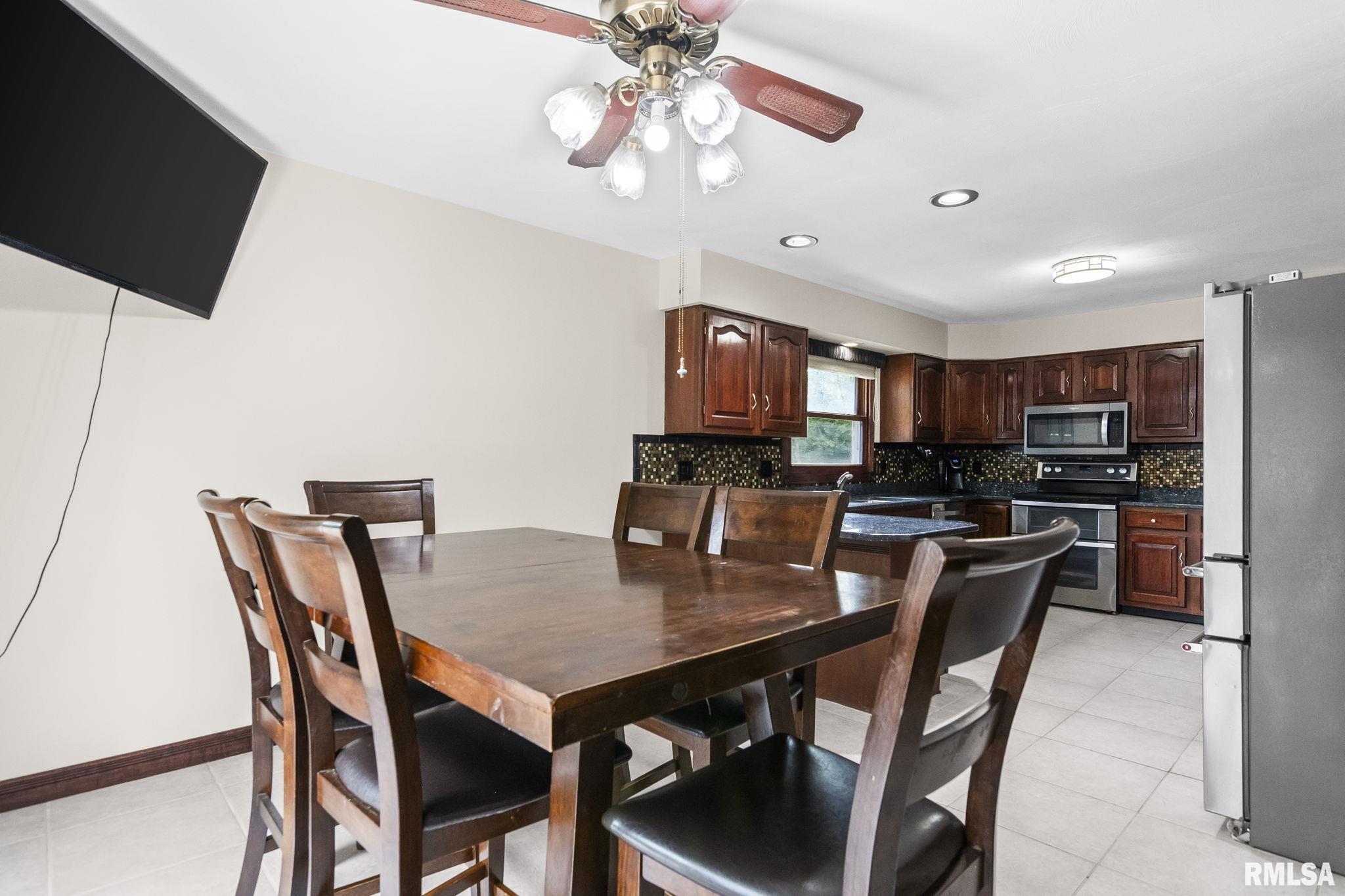 2125 Shabbona Drive Springfield, IL 62702 - Photo 13 of 53