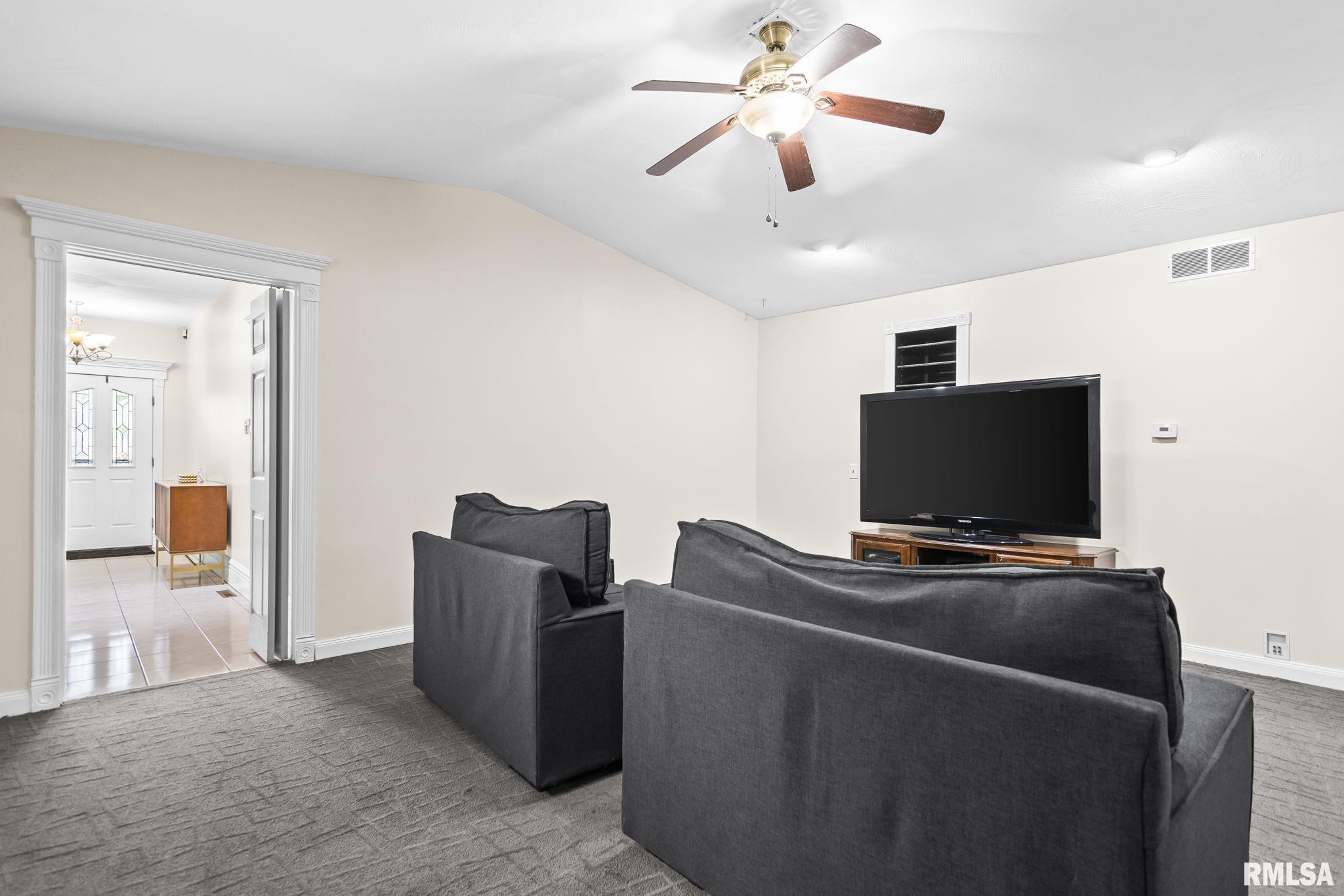 2125 Shabbona Drive Springfield, IL 62702 - Photo 19 of 53