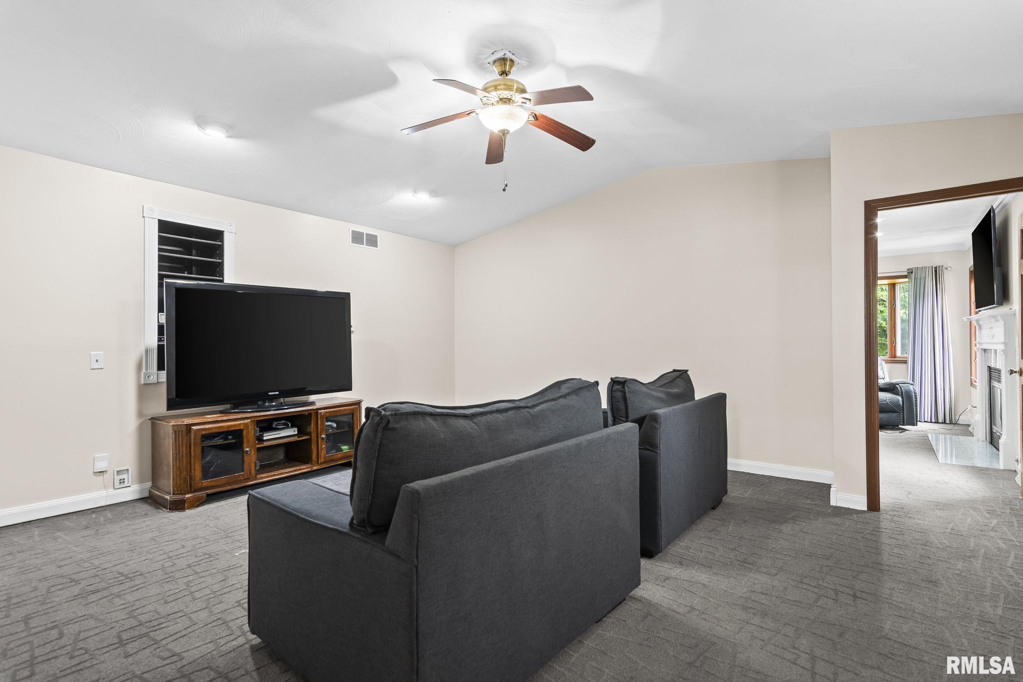 2125 Shabbona Drive Springfield, IL 62702 - Photo 20 of 53