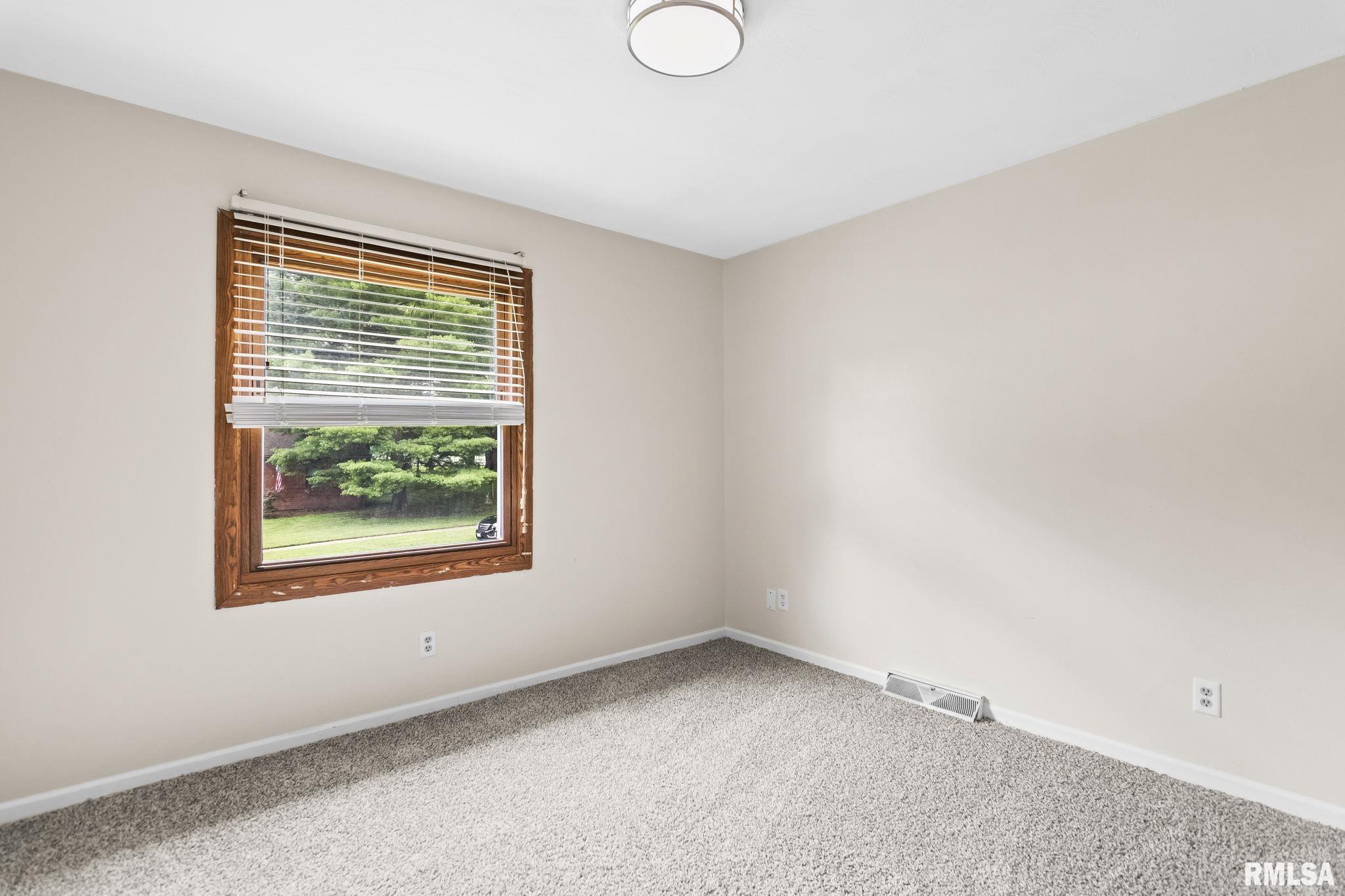 2125 Shabbona Drive Springfield, IL 62702 - Photo 37 of 53