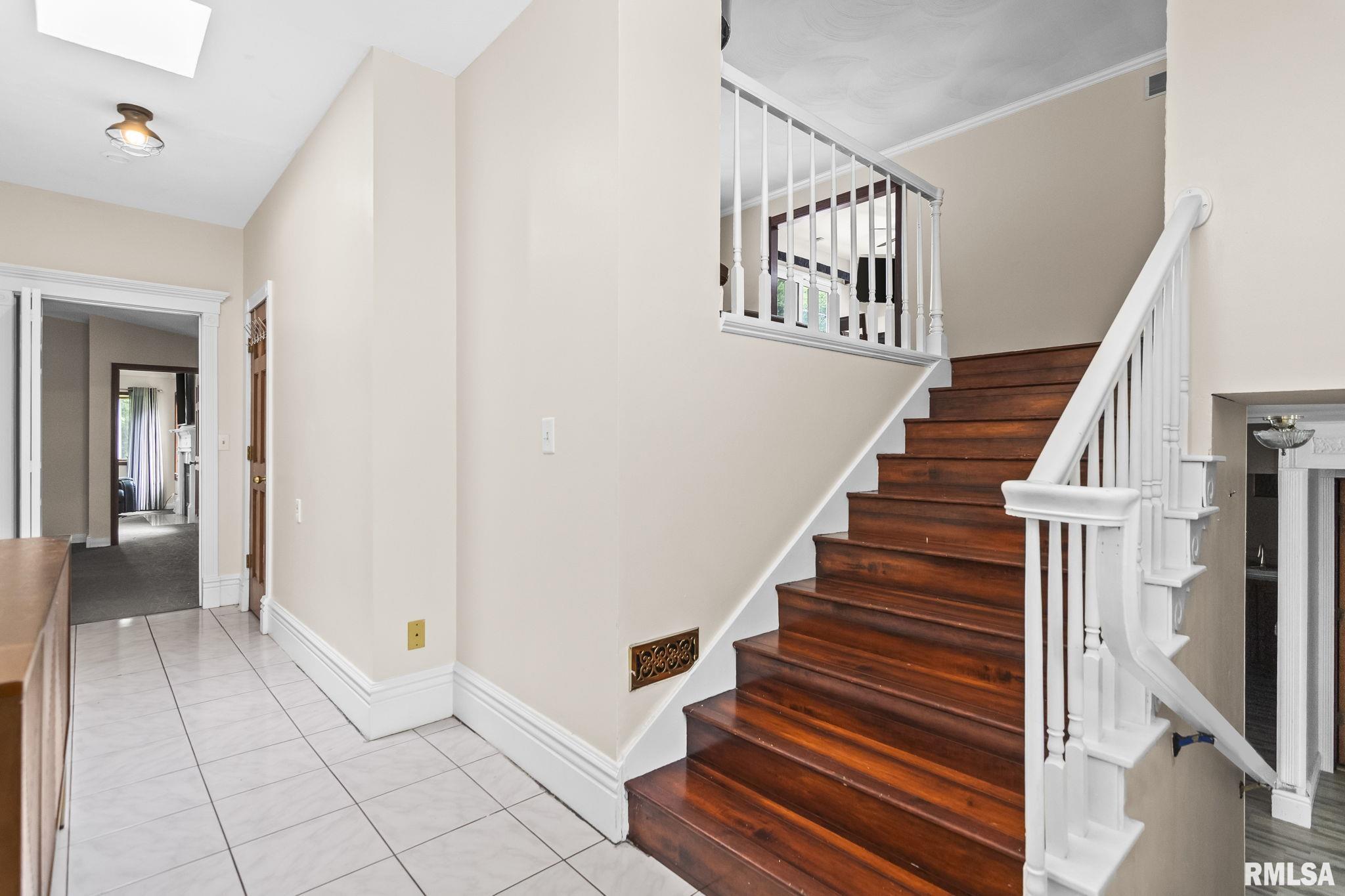 2125 Shabbona Drive Springfield, IL 62702 - Photo 4 of 53