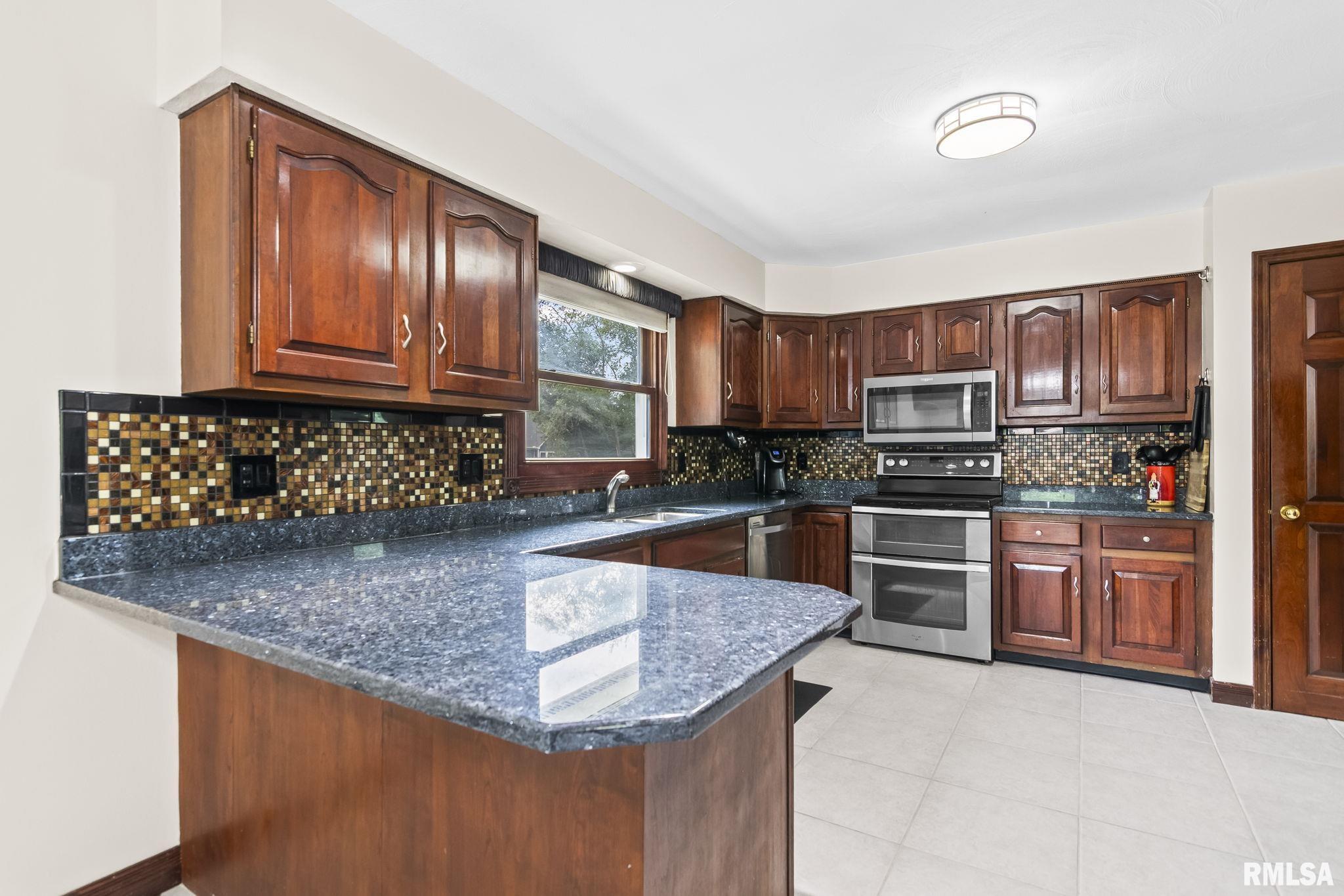 2125 Shabbona Drive Springfield, IL 62702 - Photo 9 of 53