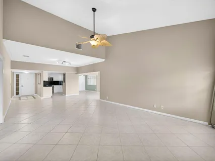 $470,000 | 1660 12 Oaks Way, Unit 303, North Palm Beach, FL 33408