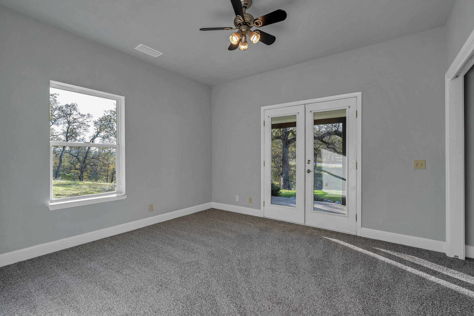 13303 Intermountain Road Redding, CA 96003 - Photo 51 of 64 an empty room with windows and closet