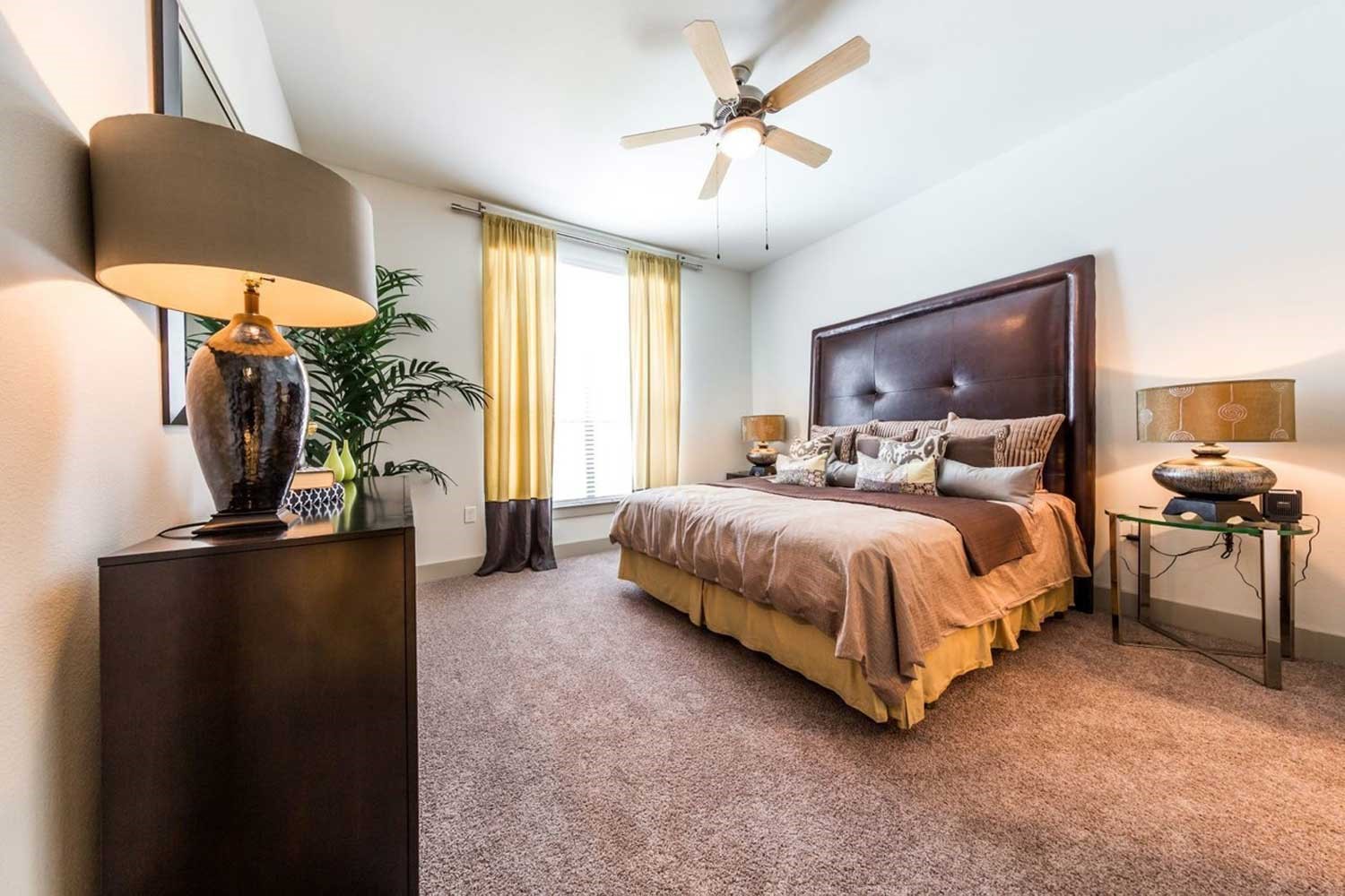2525 South Voss Road, Unit 408 Houston, TX 77057 - Photo 20 of 31 a spacious bedroom with a bed and a flat screen tv