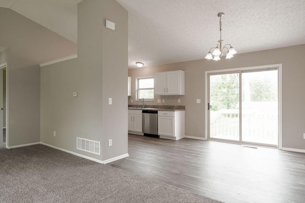 2356 Edmonton Road Columbus, OH 43229 - Photo 4 of 20 R1 (4)