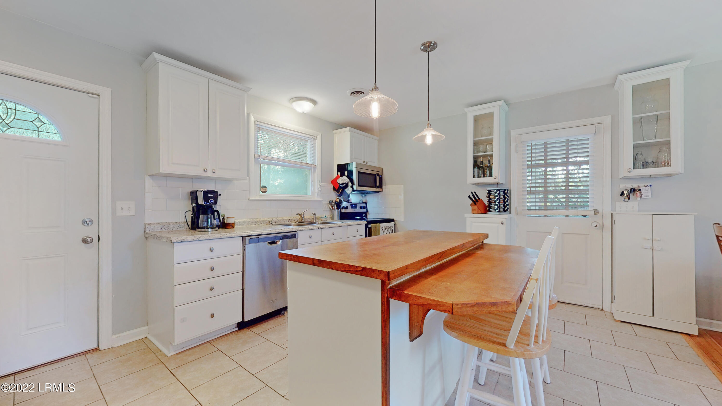 2502 State Rd S-7-277 Beaufort, SC 29902 - Photo 6 of 17 2502-Waverly-Way-06162022_192500