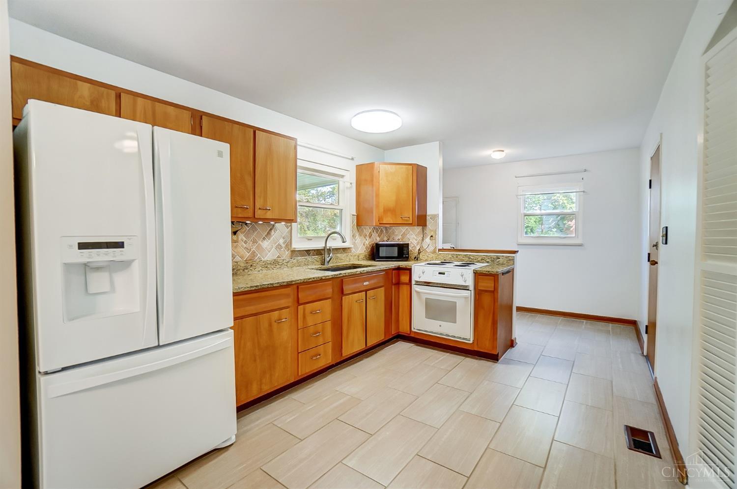 10065 Pippin Road Cincinnati, OH 45231 - Photo 11 of 37