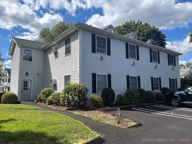 $1,600 | 14 Cherry Street, Unit E, Milford, CT 06460
