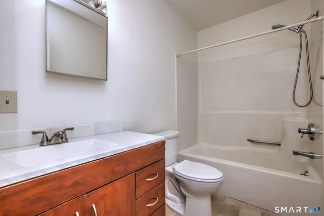 $1,600 | 14 Cherry Street, Unit E, Milford, CT 06460