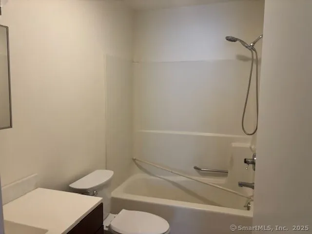 $1,600 | 14 Cherry Street, Unit E, Milford, CT 06460