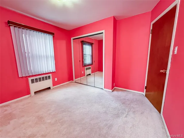 a view of entryway with storage