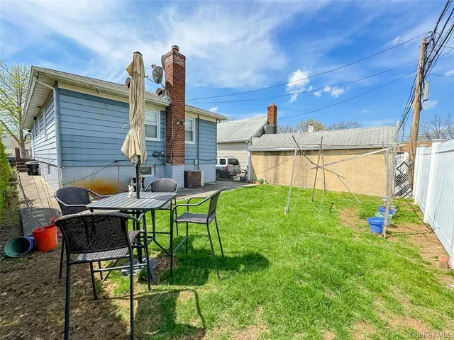 $899,000 | 80-19 266th Street | Floral Park