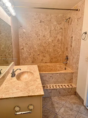 a close up view of a washer and dryer