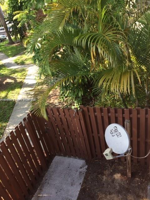 17 Crossings Circle, Unit E Boynton Beach, FL 33435 - Photo 4 of 20 a view of a backyard of a house