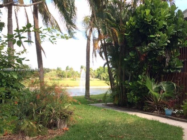 17 Crossings Circle, Unit E Boynton Beach, FL 33435 - Photo 9 of 20 a view of a yard with a tree
