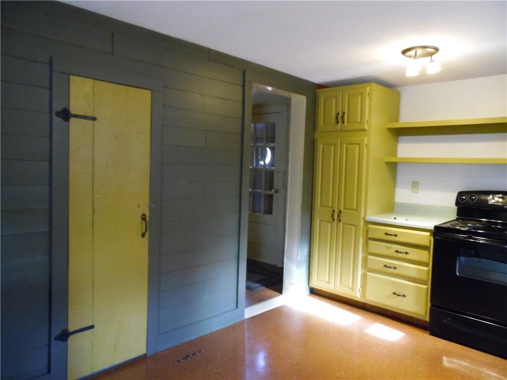 2841 Friendship Road Waldoboro, ME 04572 - Photo 5 of 30 Looking from kitchen to front door...