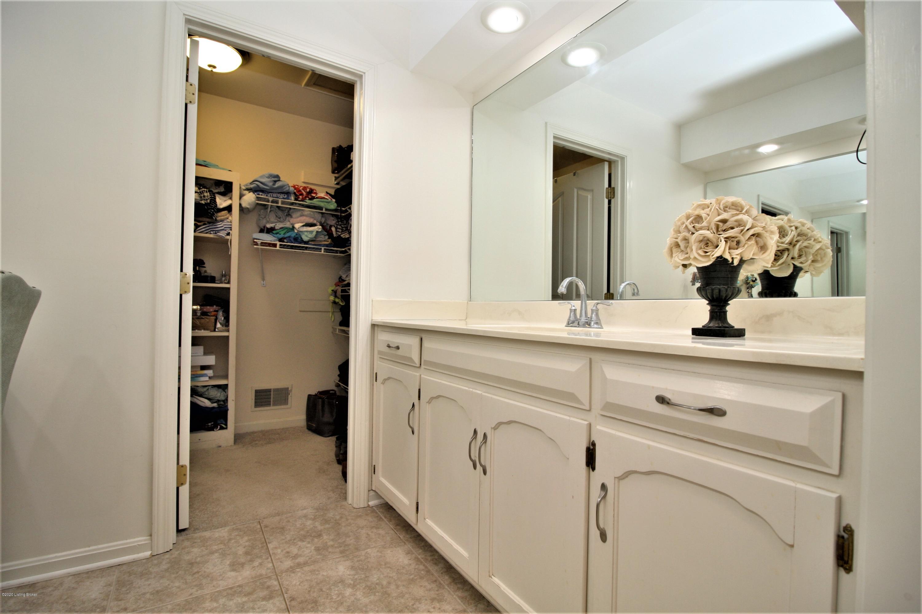 807 Foxgate Road Louisville, KY 40223 - Photo 22 of 34 IMG_1128