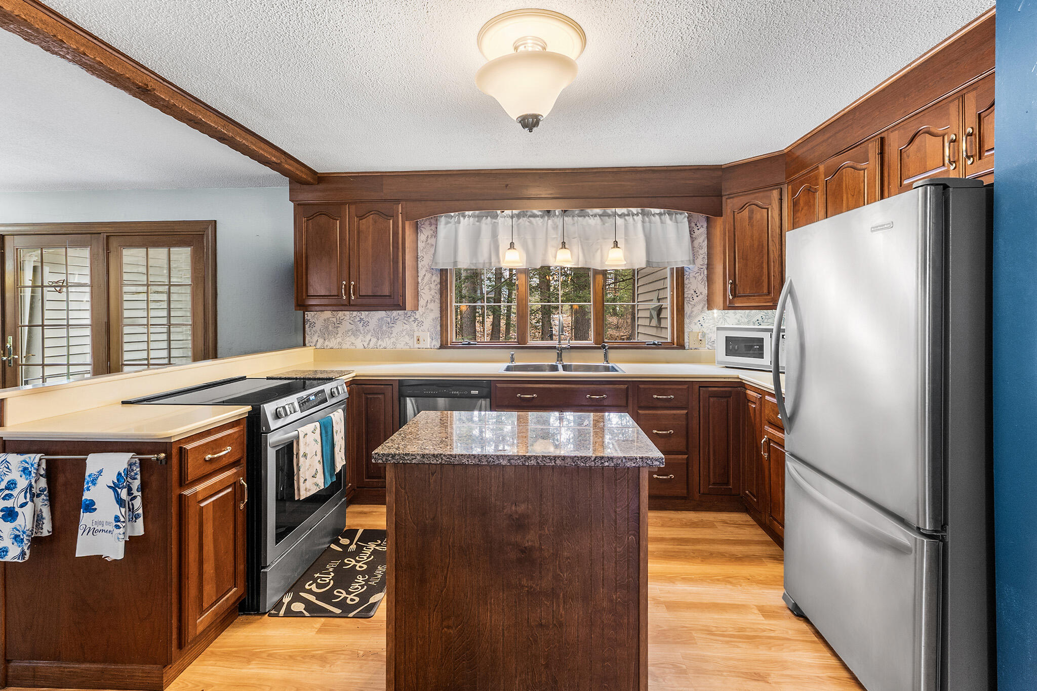 28 Hillview Avenue Limerick, ME 04048 - Photo 3 of 32 28 Hillview Ave Limerick, ME-05-c