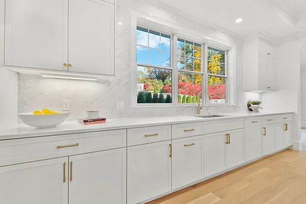 $4,349,000 | 8 Crestview Road, Needham, MA 02492