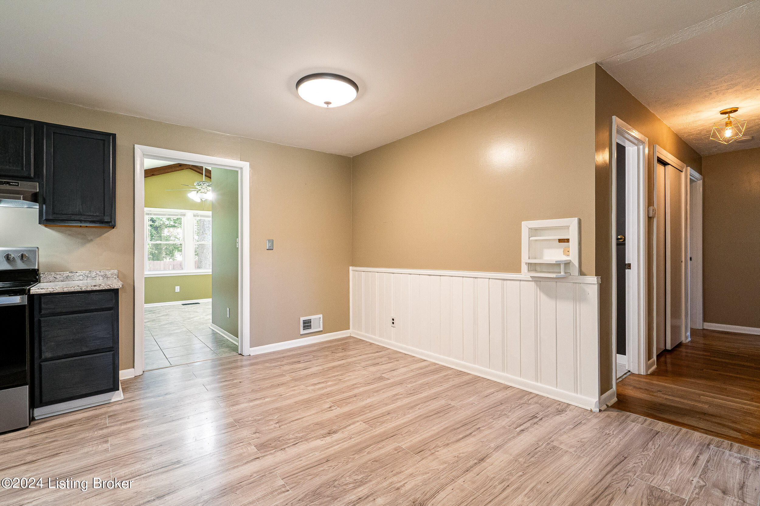 6421 Fernview Road Louisville, KY 40291 - Photo 9 of 52 6421 Fernview Road-24