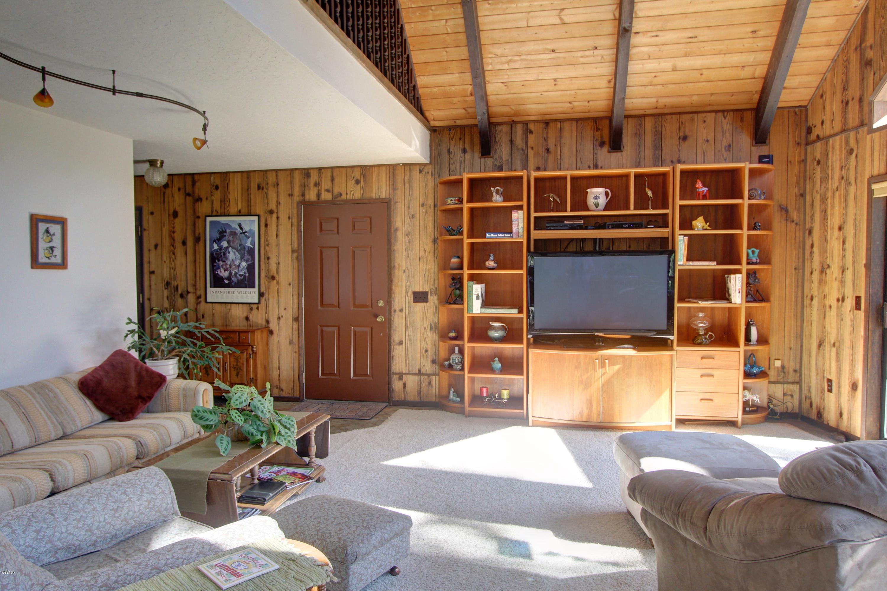 1127 Olalla Road Toledo, OR 97391 - Photo 7 of 26 Living Room
