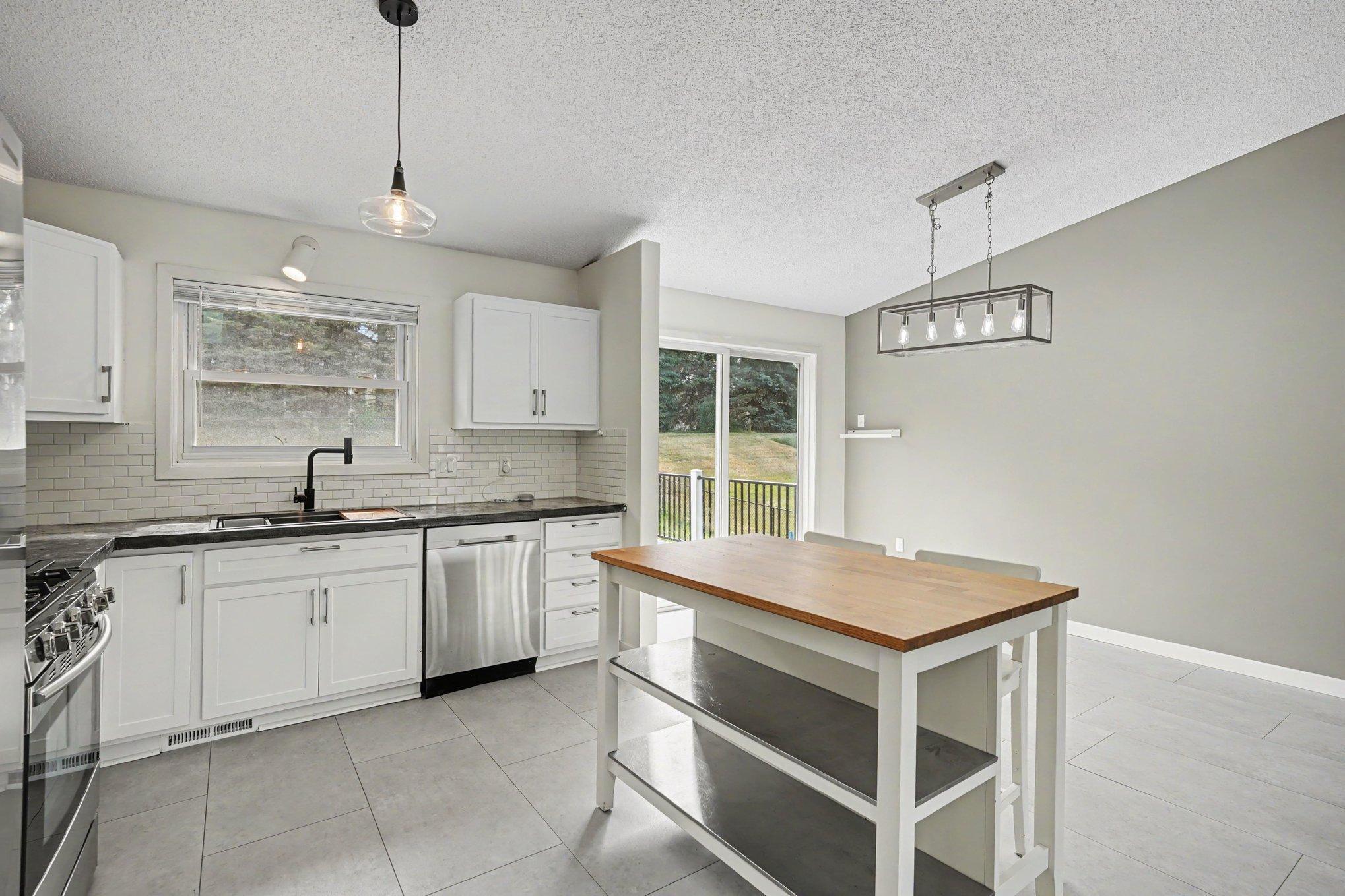 939 Savannah Road Eagan, MN 55123 - Photo 10 of 23 Gallery Image 10