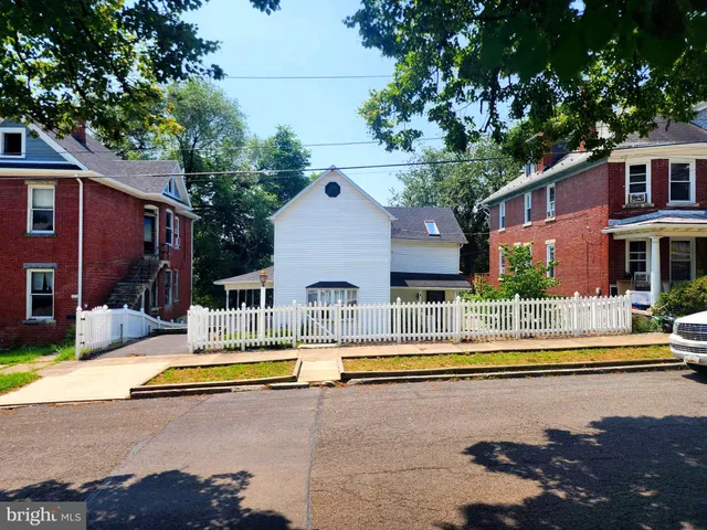 $129,500 | 520 Cumberland Street, Cumberland, MD 21502