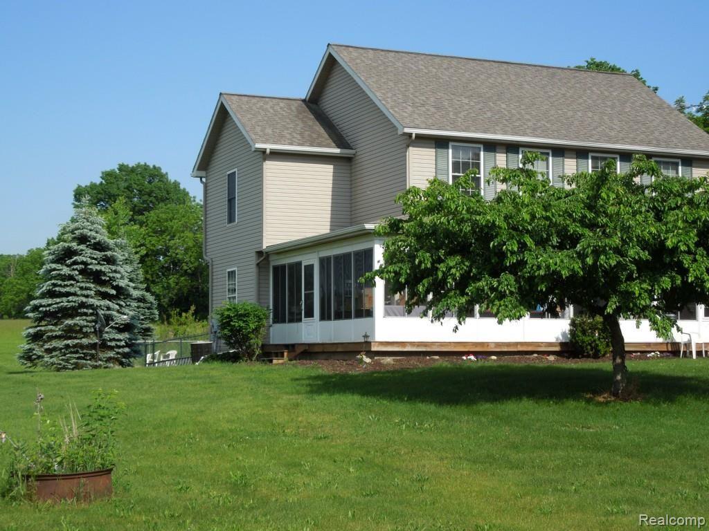 451 Elliott Road Fowlerville, MI 48836 - Photo 3 of 42 DSCN1111.jpg