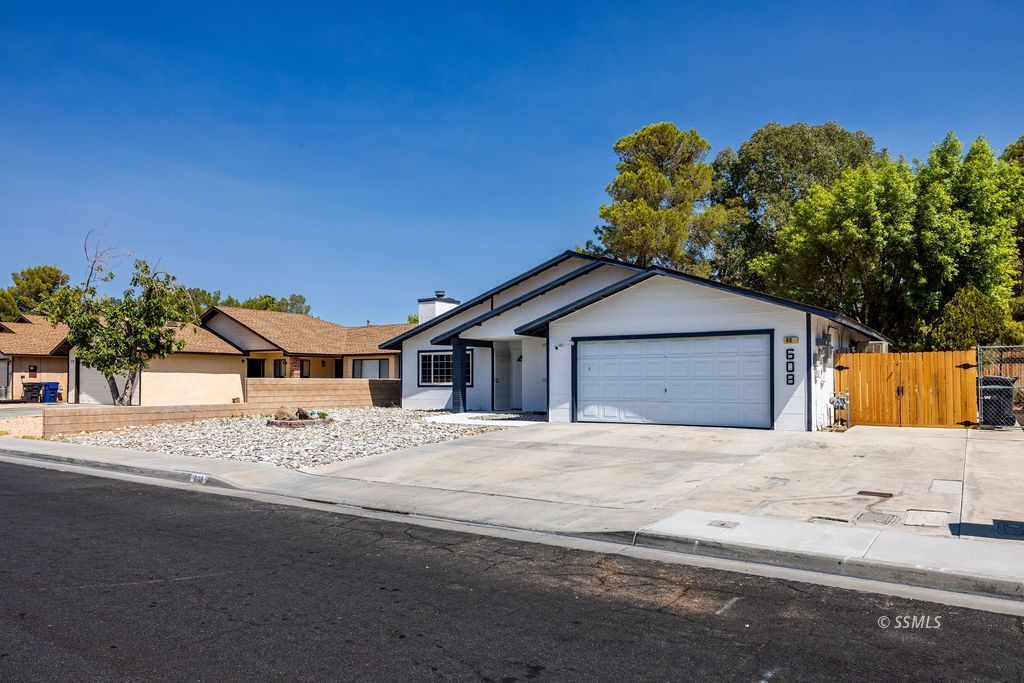 608 Ginger Avenue Ridgecrest, CA 93555 - Photo 2 of 30