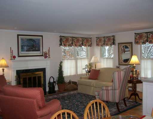 104 Frick Road Pittsburgh, PA 15238 - Photo 4 of 8 Den/Family/Great Room.