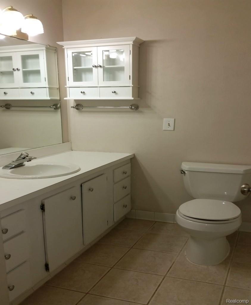 2551 Roseview Drive Rochester, MI 48306 - Photo 24 of 40 20150608_155901.jpg